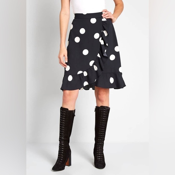 MODCLOTH‎ It's a Wrap Ruffled A-Line Skirt - Picture 1 of 9